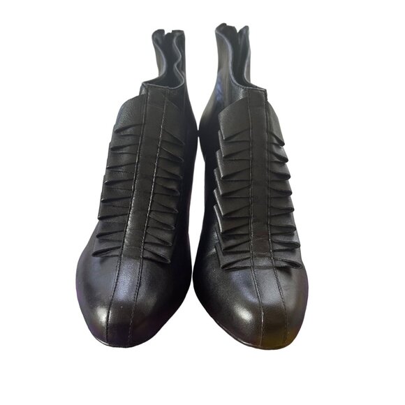 Pour La Victoire Black Leather high heel ankle boot ruffle detail sz 8 Brazil - Picture 1 of 10